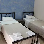 Iatrou شقة فندقية 3*
