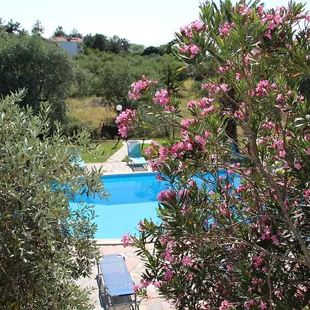 Iatrou 3* بوتوس