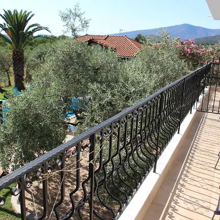 아파트호텔 Iatrou