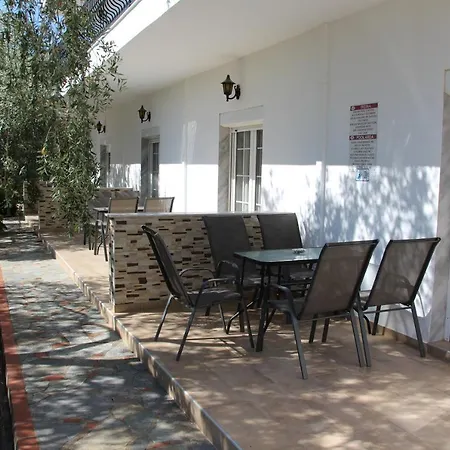 شقة فندقية Iatrou