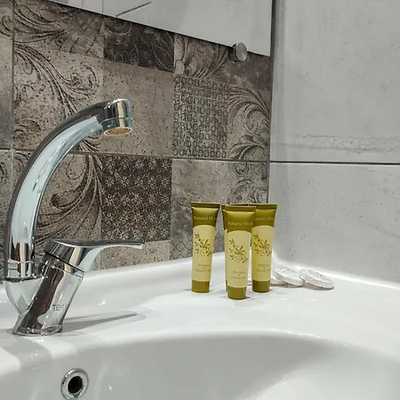 Iatrou 3* بوتوس