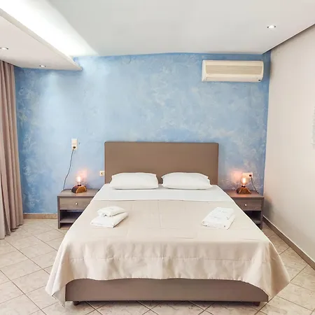 Iatrou شقة فندقية 3*