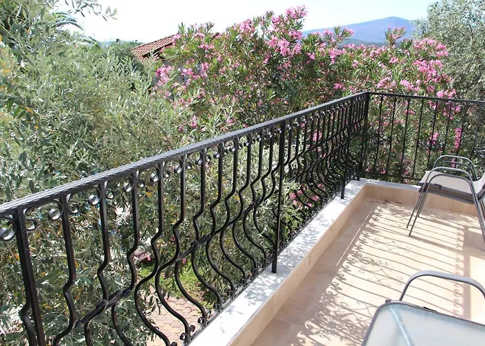 Aparthotel Iatrou 3*