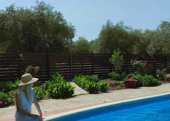 Aparthotel Iatrou Potos